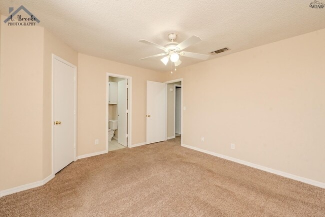 Building Photo - 1215 N Pacific Ave