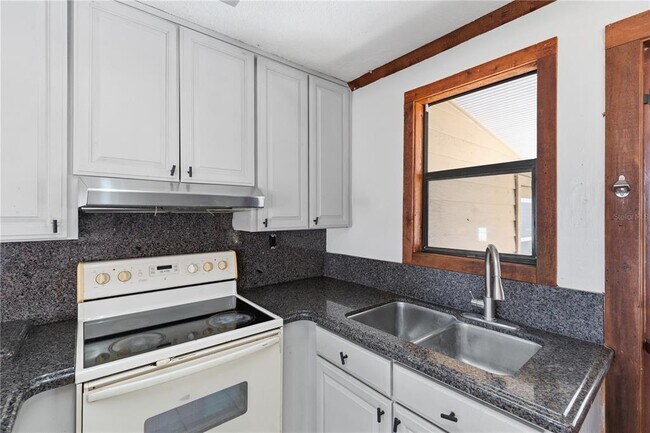 Building Photo - 10301 Trail Ridge Ln