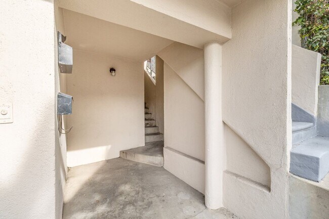 Building Photo - Moonstone