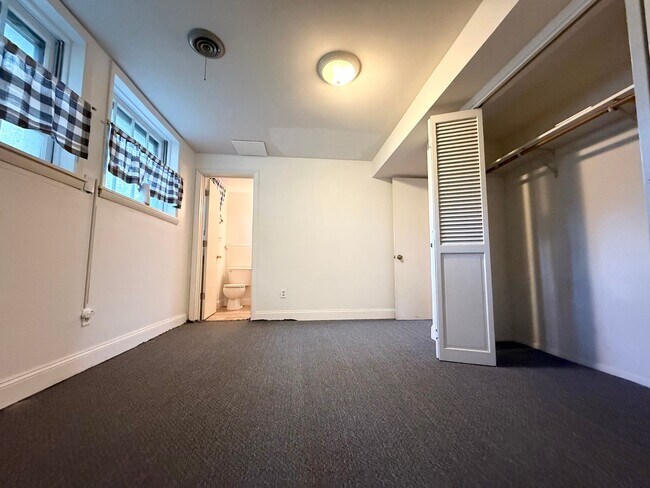 Building Photo - AVAILABLE NOW AUGUST 2025.  MONTHLY RENT I...