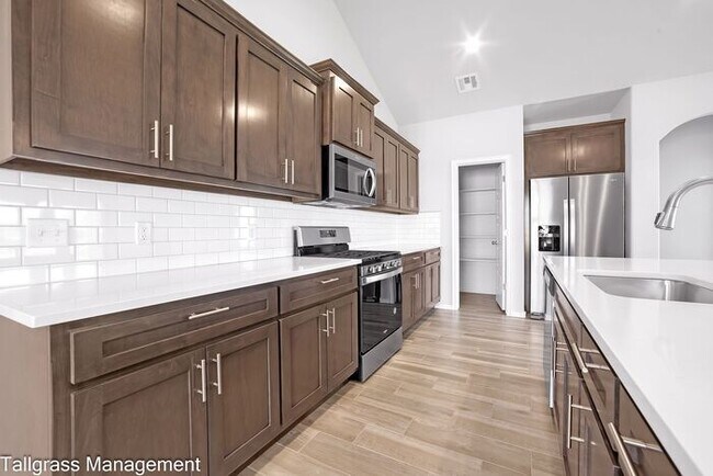 Building Photo - A Blend of Modern Luxury and Comfort