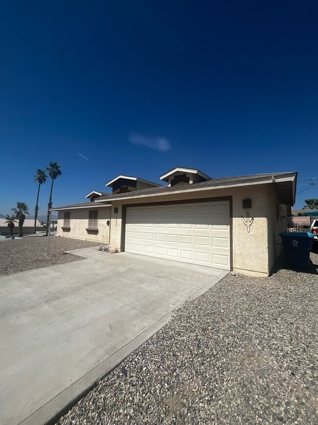 Building Photo - 3 Bedroom - 2 Bath - POOL HOME