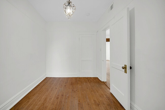 Building Photo - 1002 N Western Ave