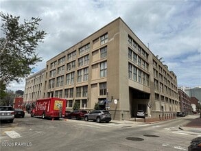 Building Photo - 333 Julia St