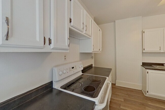 Building Photo - 461-463 Reinhard Ave