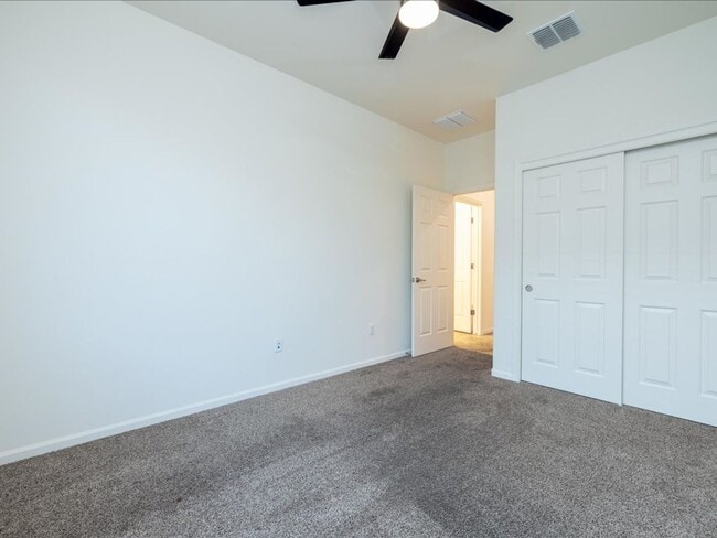 Building Photo - 5 Bedroom 3 Bathroom