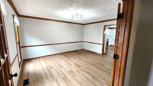 Building Photo - 3467 Charlemaine Dr