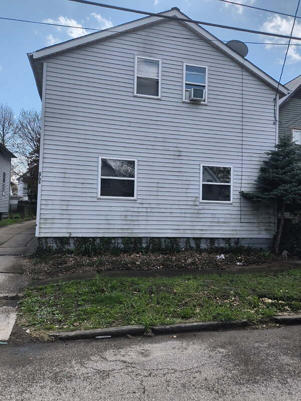 Primary Photo - 6704 Claasen Ave