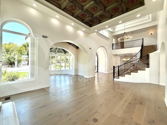 Building Photo - 1523 E Treasure Cove Dr