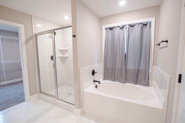 Building Photo - Pet Friendly Four Bedroom!