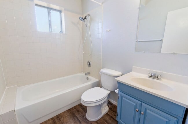 Building Photo - Remodeled duplex
