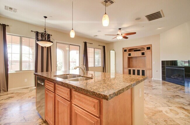 Building Photo - 9427 E Trailside View