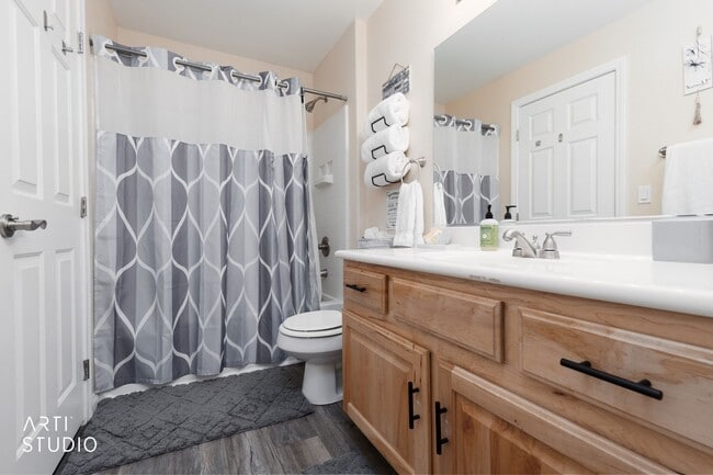 Building Photo - Beautiful 3-bedroom 2-bathroom located in the Hawk Ridge Community