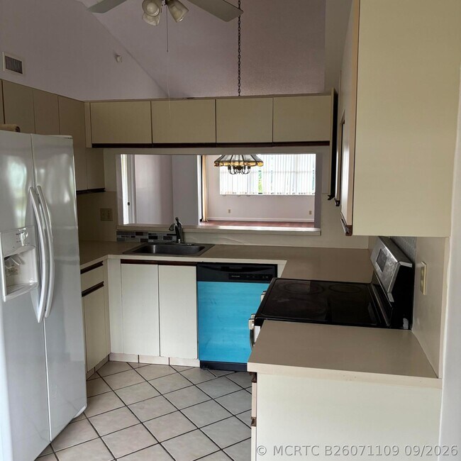 Building Photo - 7641 Tahiti Ln