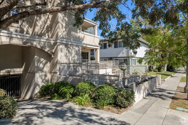 Building Photo - 317 E Del Mar Blvd