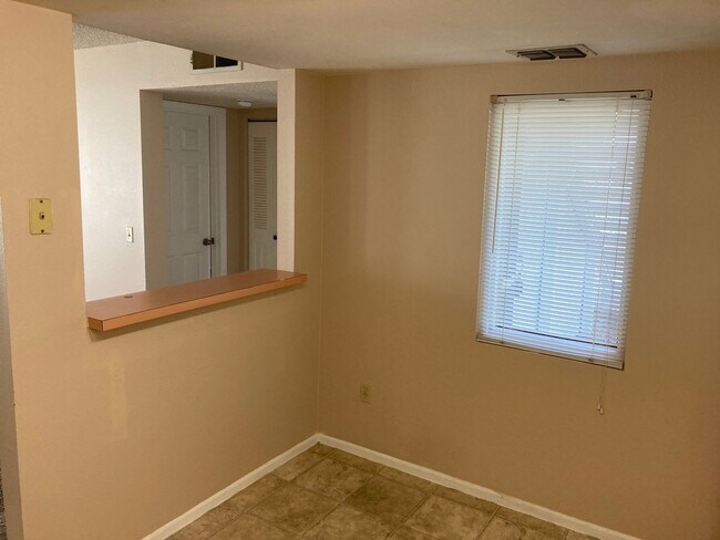 Building Photo - Downstairs 2/2 Country Club Village Condo Unit