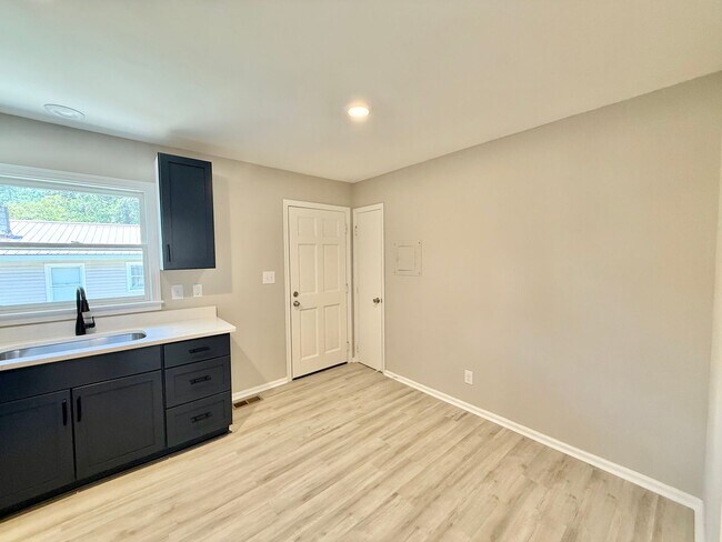 Building Photo - Johnson Street [2 UNITS]