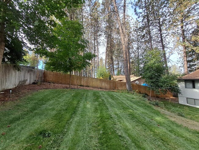Building Photo - $3,200 -5 Bed / 3 Bath- Home with Fully Fe...