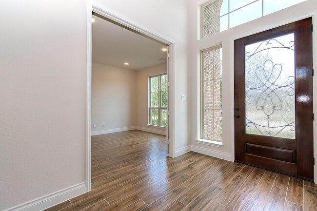 Building Photo - 3410 Willow Cres Ct