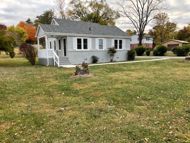 Building Photo - 2 bedroom/1 bath home in East Morristown.