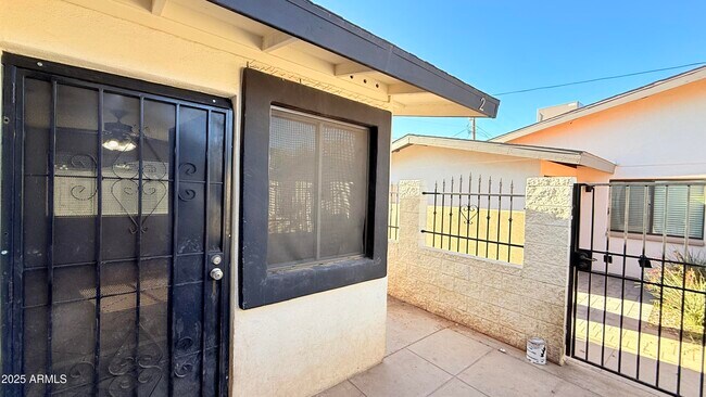 Building Photo - 4109 E Moreland St