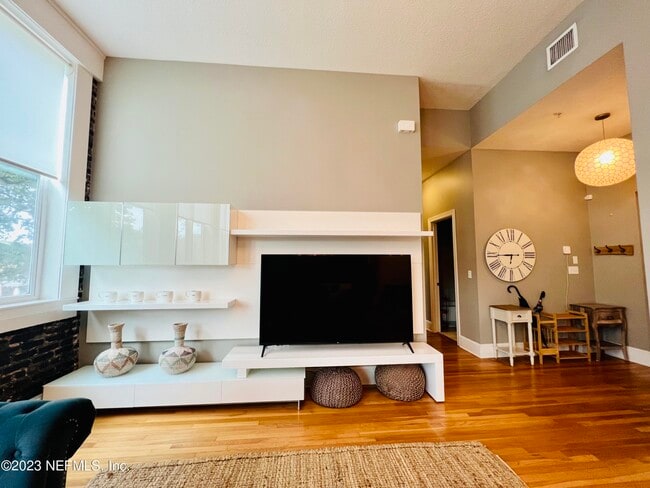 Building Photo - 2525 College St