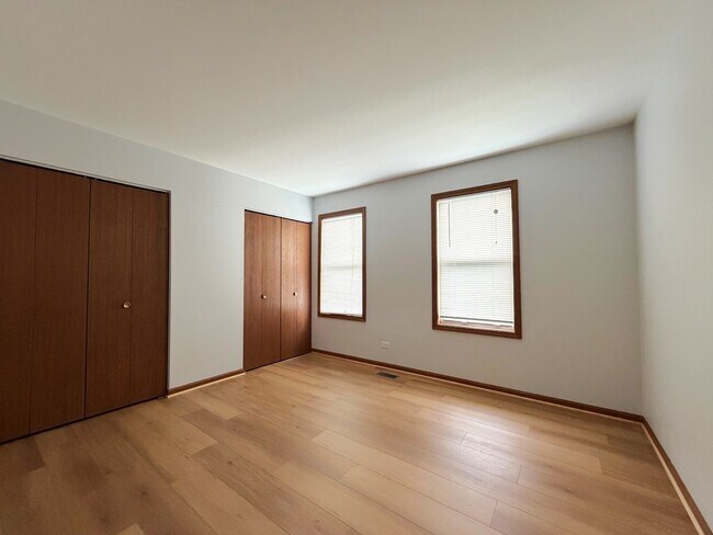 Building Photo - 1724 Hall Pl