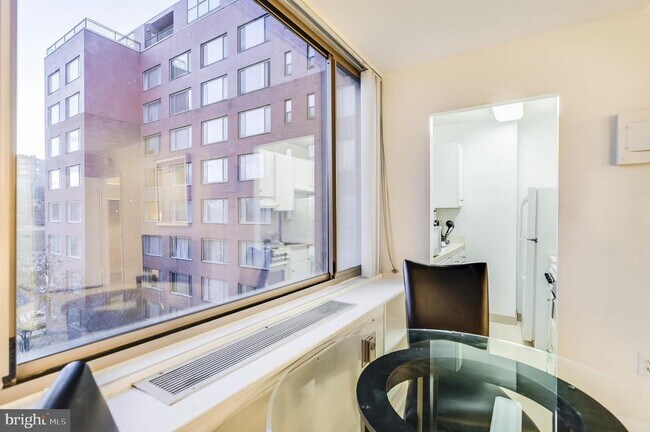 Building Photo - 1111 Arlington Blvd