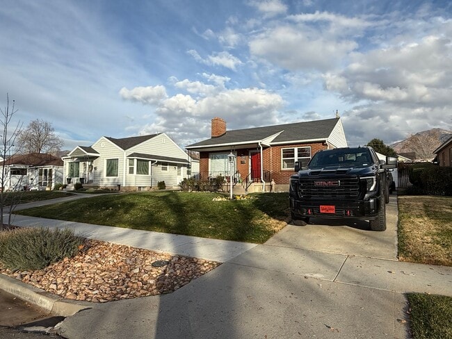 Building Photo - Beautiful 4 bedroom 3 bathroom home!