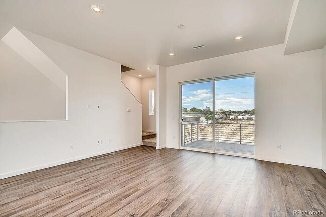 Building Photo - 6770 Raritan Dr