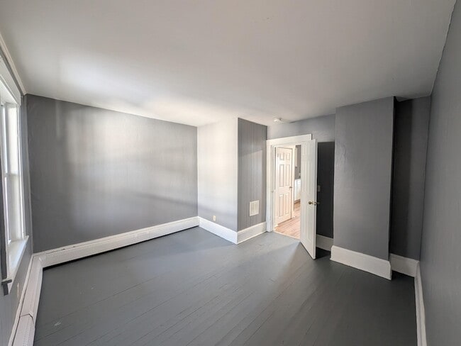 Building Photo - 13-15 Walnut Street Unit 6