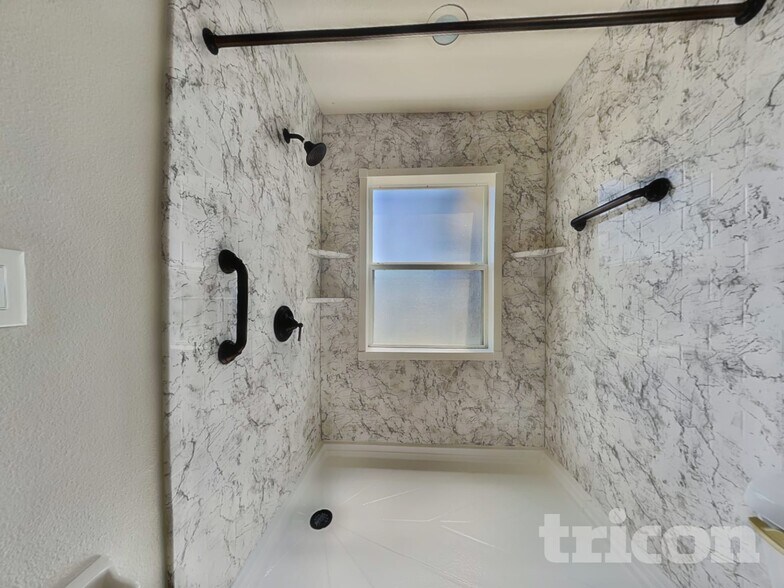 Building Photo - 10109 37th Ct E