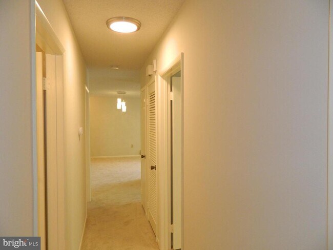 Building Photo - 15320 Pine Orchard Dr