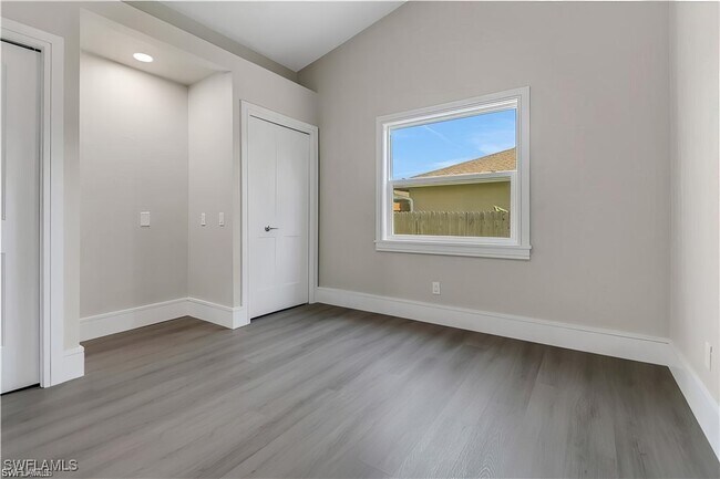 Building Photo - 270 Madison Dr