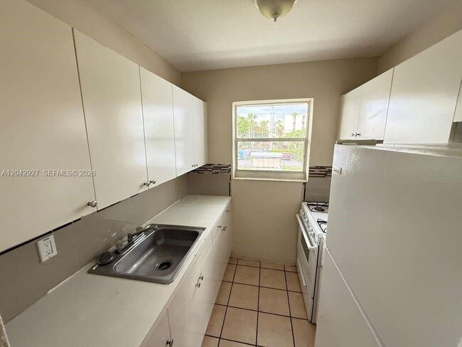 Building Photo - 1255 W 49th Pl