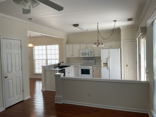 Building Photo - 3 bed, 2.5 bath in desirable Willowmere!