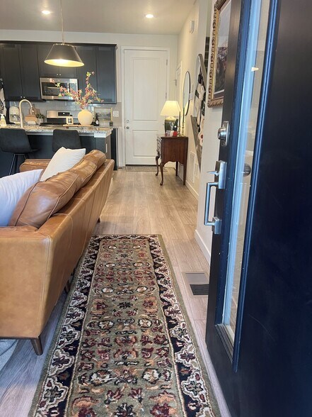 Building Photo - 7487 W Pacific Ln