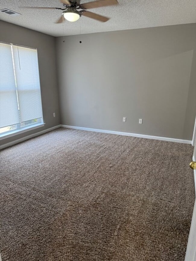 Building Photo - Renovated 2 Bedroom 2 Bath Home for Rent!!