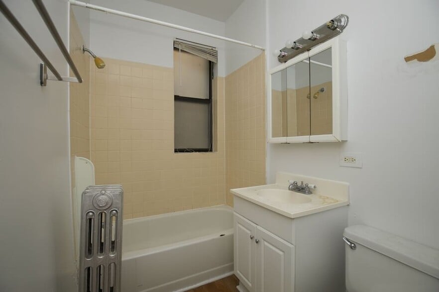 Building Photo - 1530 N Kedzie Ave