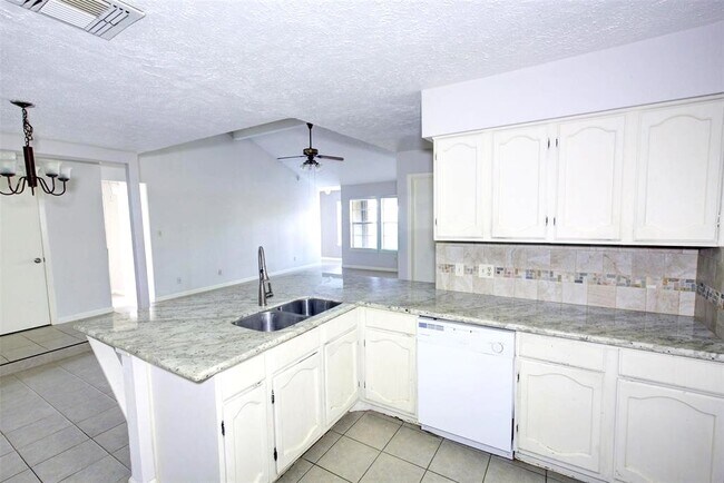 Building Photo - 5311 Linda Ln