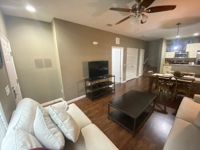 Building Photo - 5372 Diplomat Ct