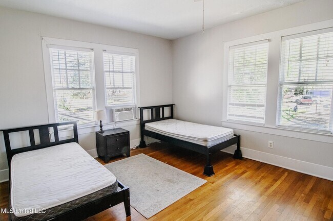 Building Photo - 803 N Congress St