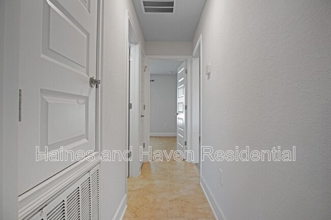 Building Photo - 1217 Forest Hill Dr