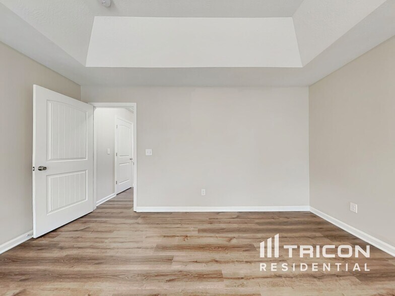 Building Photo - 729 Goodale Dr
