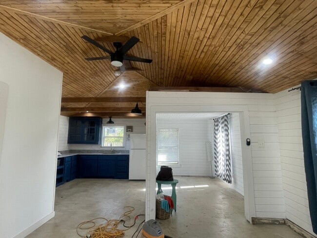 Primary Photo - 559 W Redbud Ln
