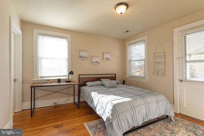 Building Photo - 313 Frederick St