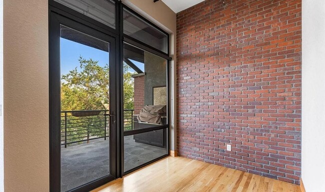 Building Photo - Luxury Old Town Loft in the Prestigious Magnolia Building