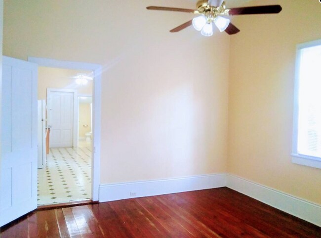 Building Photo - 447 Elmira Ave
