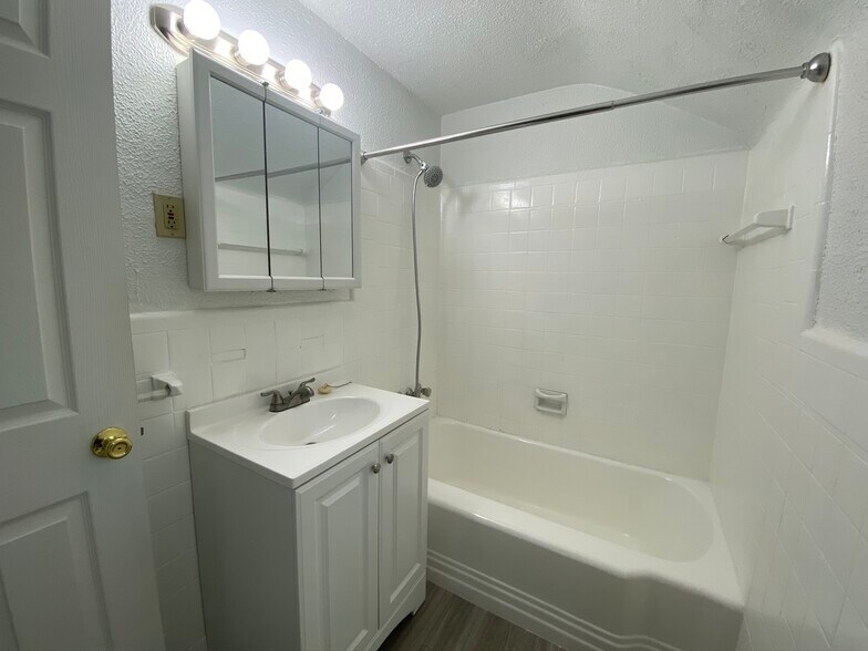 Bathroom - 4443 Clairton Blvd
