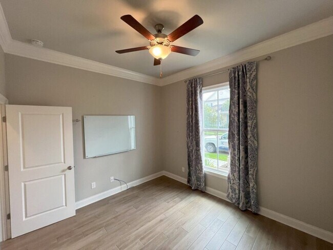 Building Photo - Beautiful 4-Bedroom Home in The Magnificen...